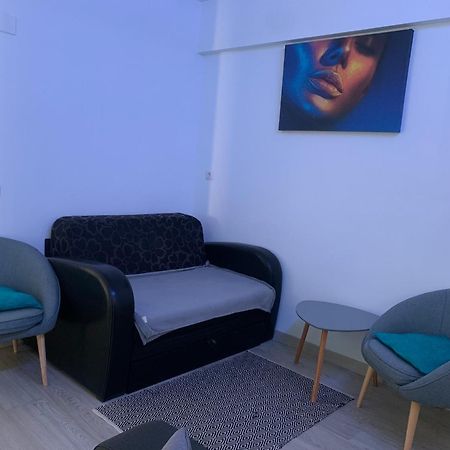 Black&White Suites Крайова Екстериор снимка