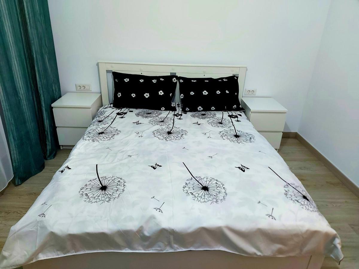 Black&White Suites Крайова Екстериор снимка