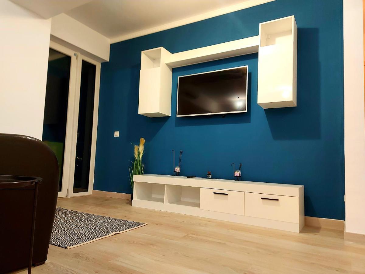 Black&White Suites Крайова Екстериор снимка