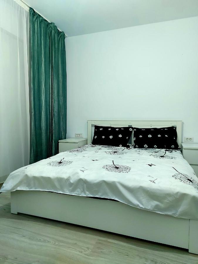 Black&White Suites Крайова Екстериор снимка