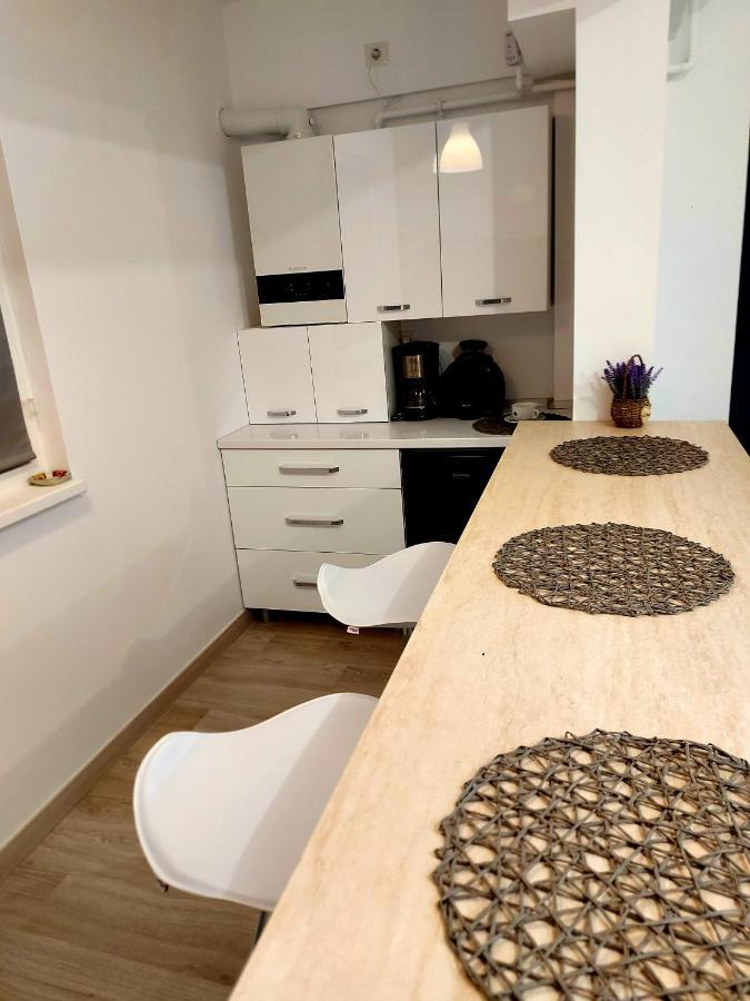 Black&White Suites Крайова Екстериор снимка