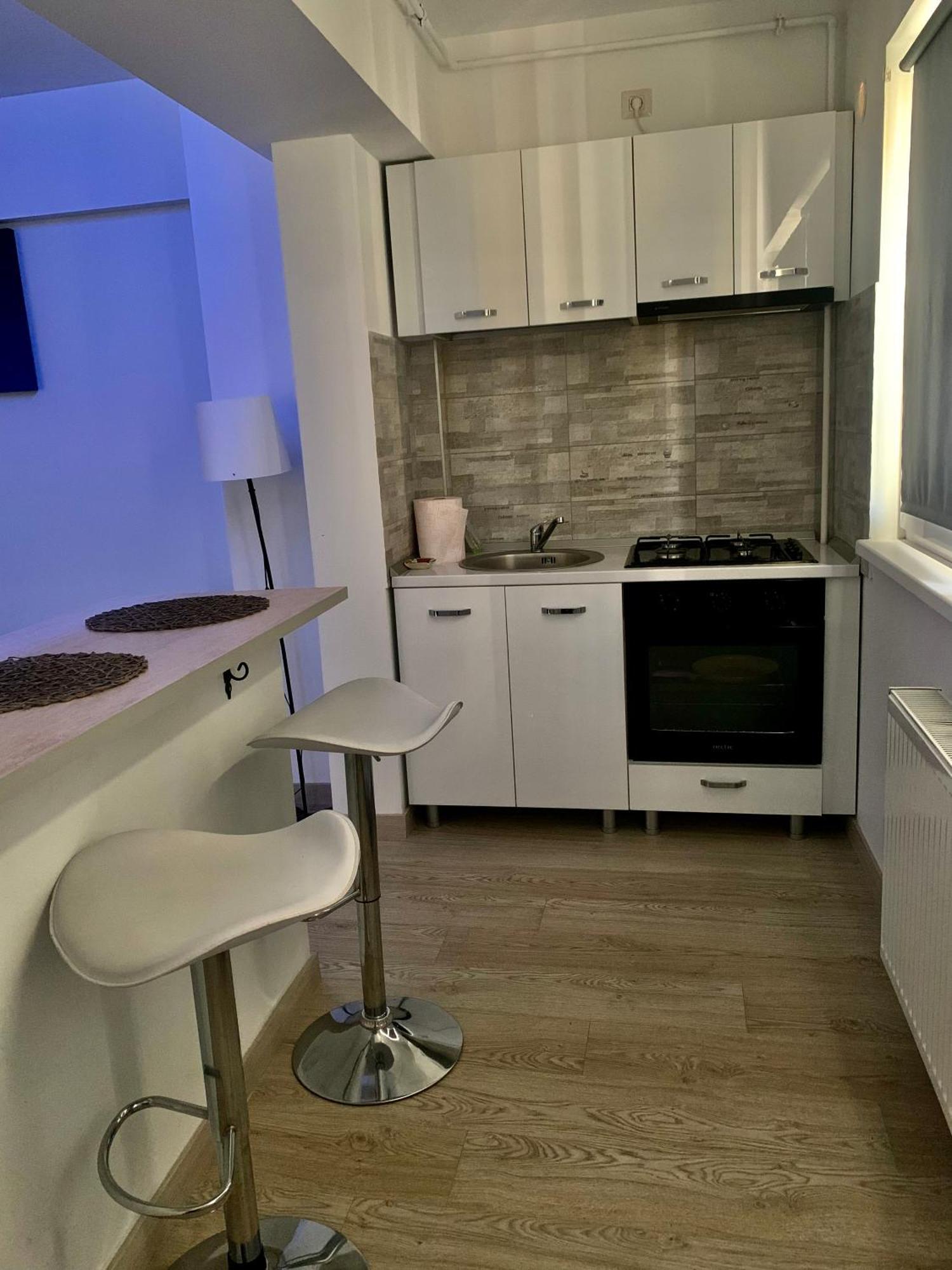 Black&White Suites Крайова Екстериор снимка